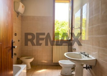 Bagno - Villa Via Dante Alighieri
 
9, Castelnovo di Sotto - photo 46