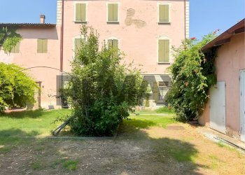 Giardino - Villa Via Dante Alighieri
 
9, Castelnovo di Sotto - photo 60