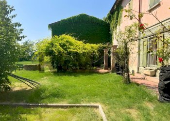 Giardino - Villa Via Dante Alighieri
 
9, Castelnovo di Sotto - photo 63