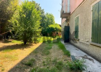Giardino - Villa Via Dante Alighieri
 
9, Castelnovo di Sotto - photo 64