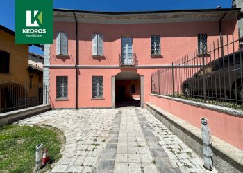 Foto 1 - Casa semi indipendente piazza Garibaldi
 
7, Besozzo - foto 1