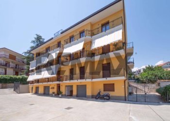 Edificio all\'aperto - Four-room apartment Via dei Carecini
5, Chieti - photo 1