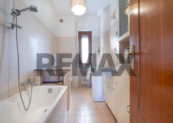 Bagno - Four-room apartment Via dei Carecini
5, Chieti - photo 15