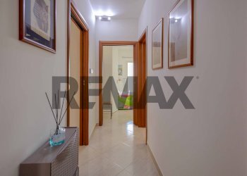 Hall / corridoio - Three-room apartment corso Vittorio Emanuele
 
123/B, Bitonto - photo 9