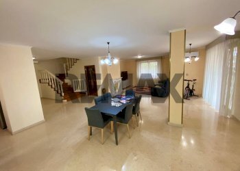 Sala da pranzo - Villa VIA VESPUCCI
 
6, Montesilvano - photo 35