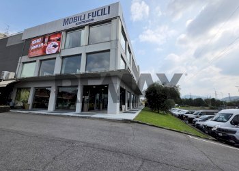 Edificio all\'aperto - Ufficio via del fabbricone
16, Gorlago - foto 13