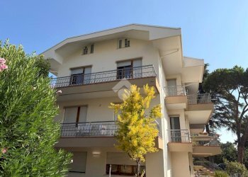 Four-room apartment Viale Santorre di Santarosa, Riccione - photo 1