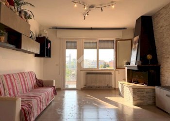 Four-room apartment Viale Santorre di Santarosa, Riccione - photo 2
