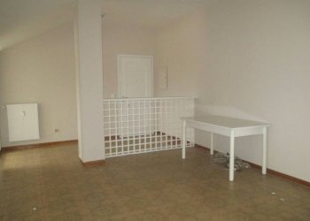 Soggiorno - Three-room apartment via Guglielmo Oberdan, Brescia - photo 12