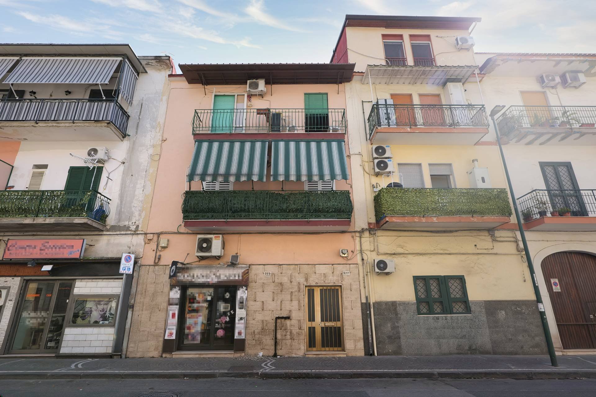 ESTERNO PALAZZO - Trilocale Via Vittorio Veneto
277, Napoli - foto 2