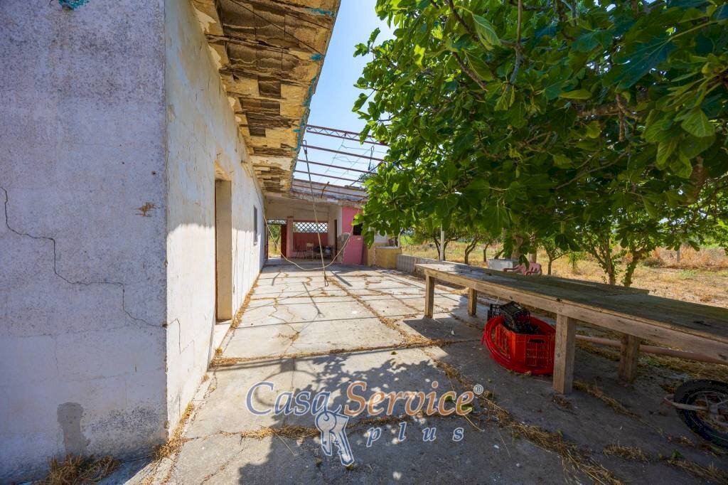Cortile interno - Villa strada Comunale da Coline a Matino, Matino - foto 2