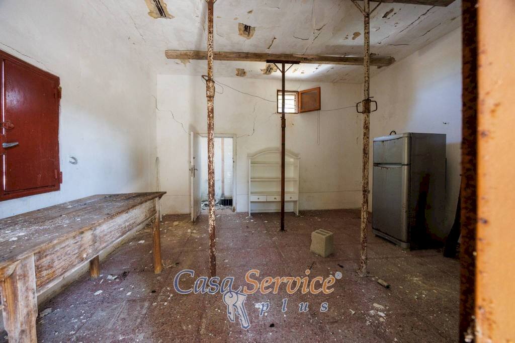 Magazzino - Villa strada Comunale da Coline a Matino, Matino - foto 3