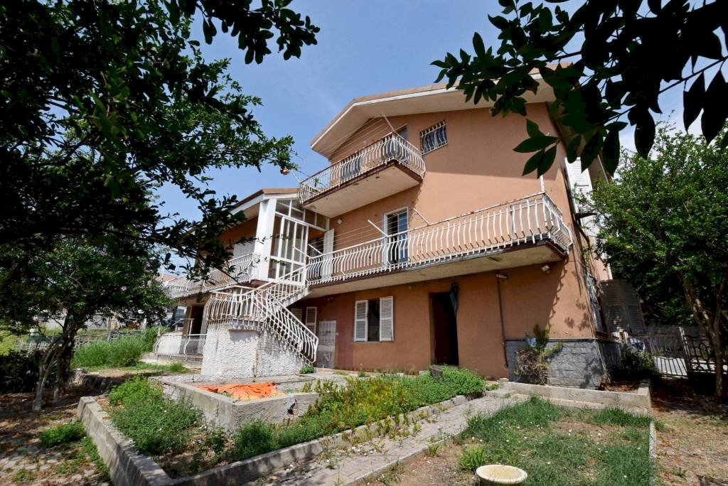 Facciata - Casa indipendente via delle Avagnine, 88, Mondovì - foto 1