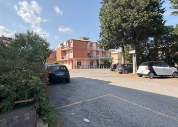 Posto macchina - Shop via Anco Marzio, 48, Fara in Sabina - photo 7