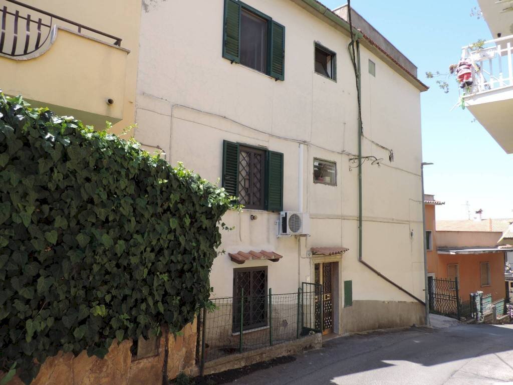 Facciata - Three-room apartment via della Croce, 57, Montelibretti - photo 1