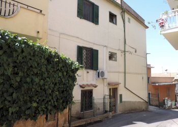 Facciata - Three-room apartment via della Croce, 57, Montelibretti - photo 1