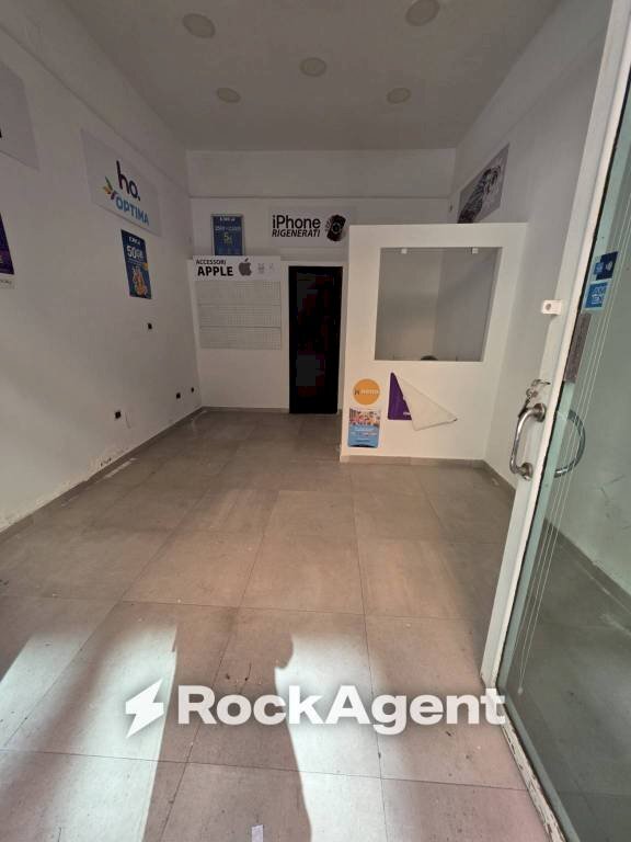 Stanza non arredata - Negozio via Santa Maria della Libera, Napoli (zona Vomero) - foto 2