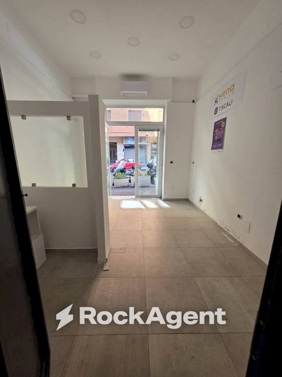 Interno non residenziale - Negozio via Santa Maria della Libera, Napoli (zona Vomero) - foto 3