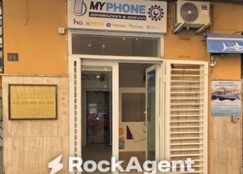 Facciata - Negozio via Santa Maria della Libera, Napoli (zona Vomero) - foto 1
