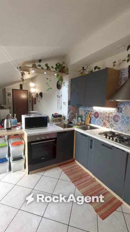 Cucina - Attico via Fratelli Cervi, 41, Trezzano Rosa - foto 2