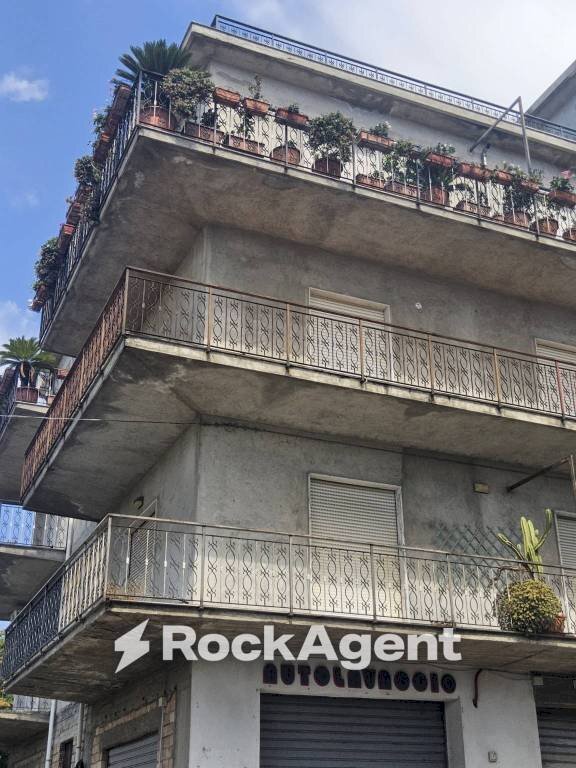 Facciata - Quadrilocale via Madamalena, Gioiosa Ionica - foto 1