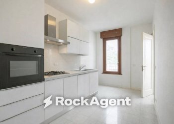 Cucina - Four-room apartment via Madonna della Neve, 5, Bergamo - photo 9