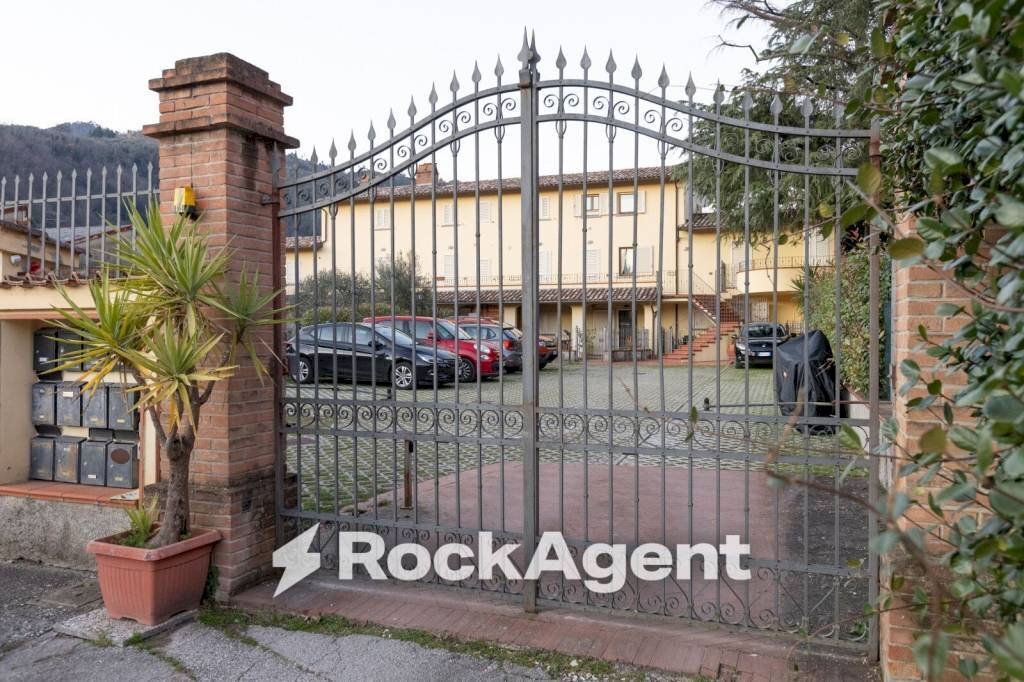 Cortile interno - Ufficio via Dionisio Anzilotti, 8, Pescia - foto 3
