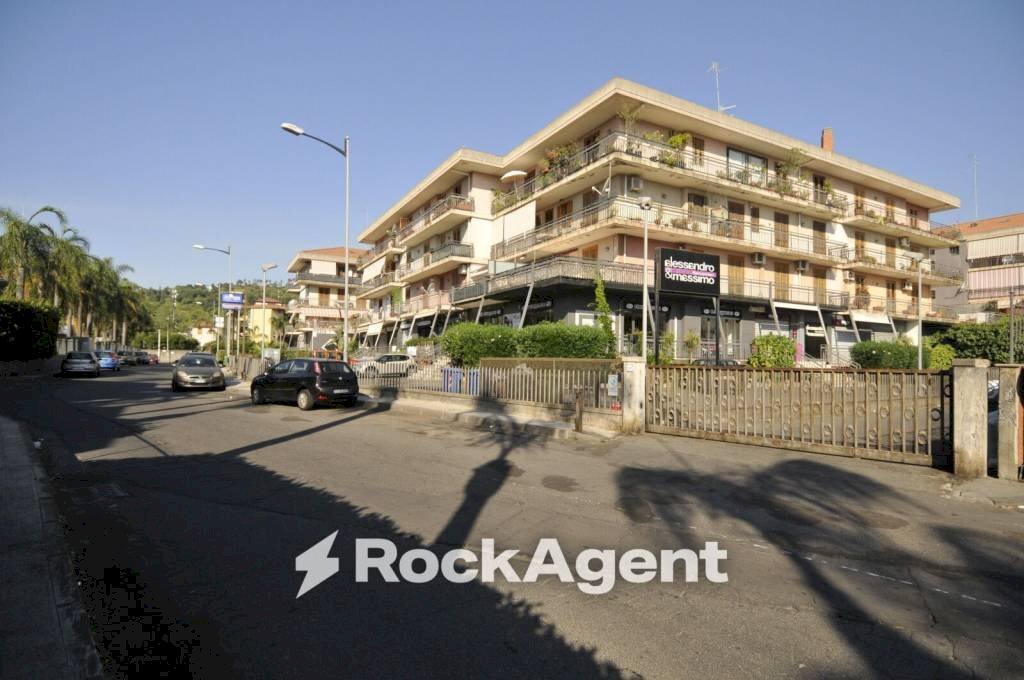 Zona - Trilocale via Santi Bonaccorsi, 6, Aci Catena - foto 1