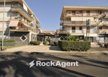 Facciata - Trilocale via Santi Bonaccorsi, 6, Aci Catena - foto 3