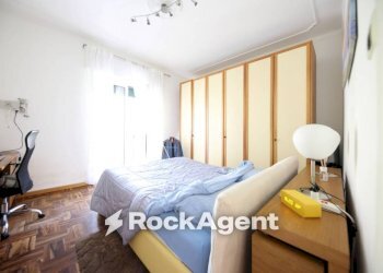 Camera da letto - Bilocale via Domenico Cimarosa, 3, Genova (zona Quarto) - foto 10
