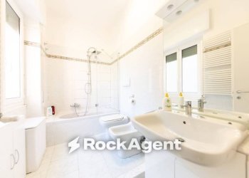 Bagno - Bilocale via Domenico Cimarosa, 3, Genova (zona Quarto) - foto 12