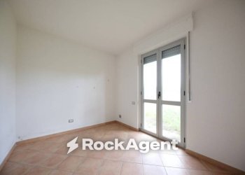 Camera da letto - Trilocale via Tortona, 84, Alessandria - foto 8