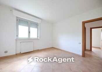 Camera da letto - Trilocale via Tortona, 84, Alessandria - foto 11