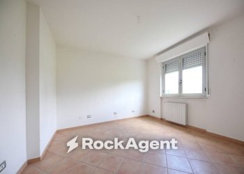 Camera da letto - Trilocale via Tortona, 84, Alessandria - foto 12