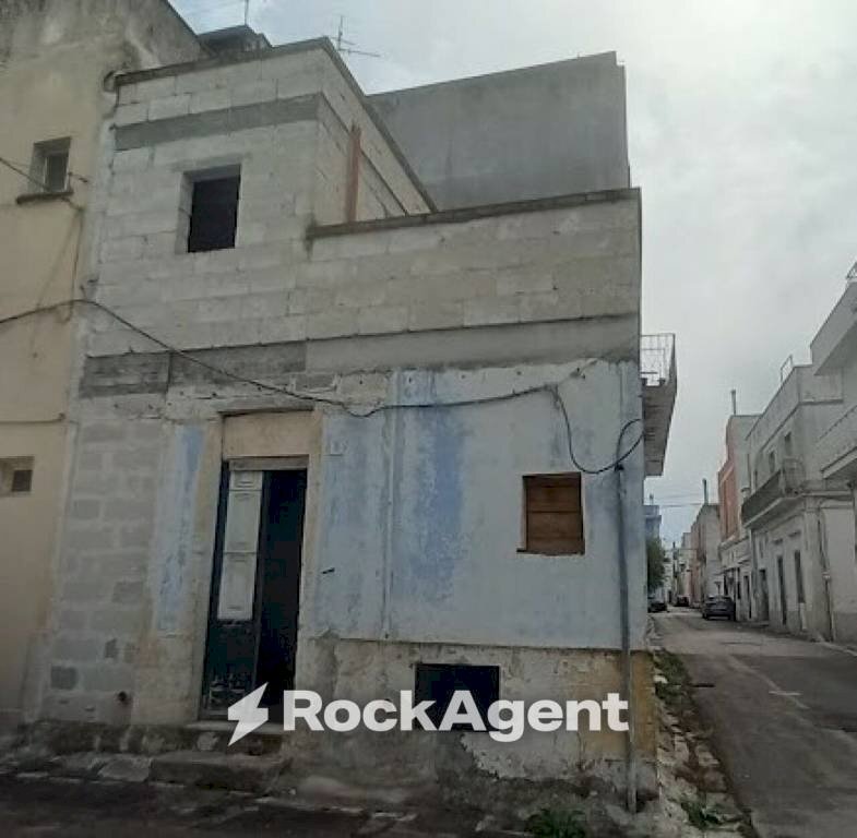Facciata - Quadrilocale via Guglielmo Marconi, 28, Cutrofiano - foto 3
