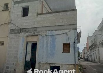 Facciata - Quadrilocale via Guglielmo Marconi, 28, Cutrofiano - foto 3