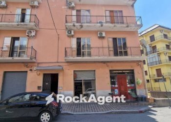 Facciata - Shop via Ettore Vitale, 52, Catanzaro - photo 7