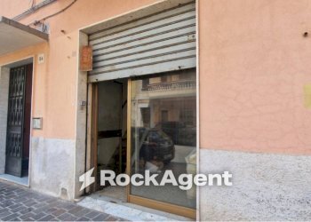 Facciata - Shop via Ettore Vitale, 52, Catanzaro - photo 14