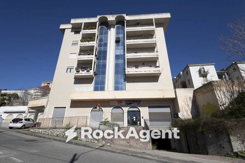 Facciata - Box viale dei Bizantini, 75, Catanzaro - foto 1