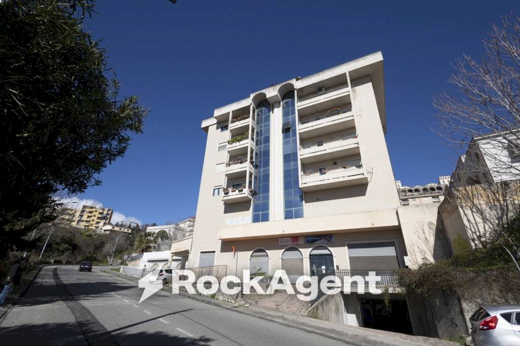 Facciata - Box viale dei Bizantini, 75, Catanzaro - foto 2