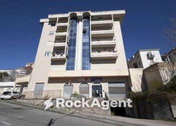 Facciata - Box viale dei Bizantini, 75, Catanzaro - foto 1