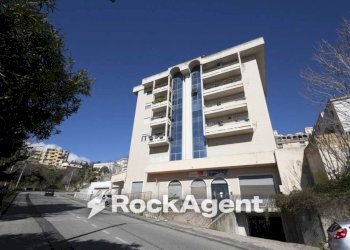 Facciata - Box viale dei Bizantini, 75, Catanzaro - foto 2