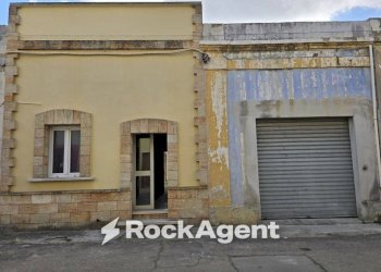 Facciata - Four-room apartment via F. Crispi 108, Taurisano - photo 20