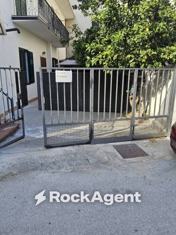 Cortile interno - Casa indipendente strada Torre Vecchia, Marina di Gioiosa Ionica - foto 2