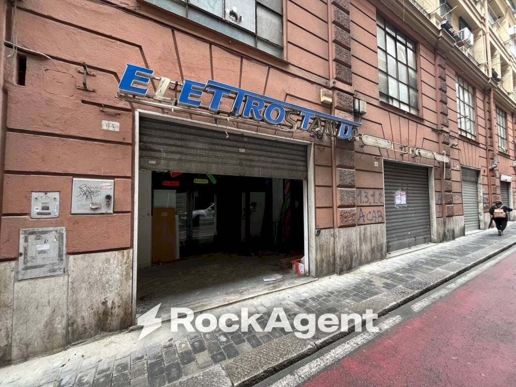 Facciata - Negozio via Giacomo Giovanetti 64, Genova (zona Sampierdarena) - foto 2