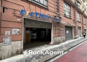 Facciata - Negozio via Giacomo Giovanetti 64, Genova (zona Sampierdarena) - foto 2