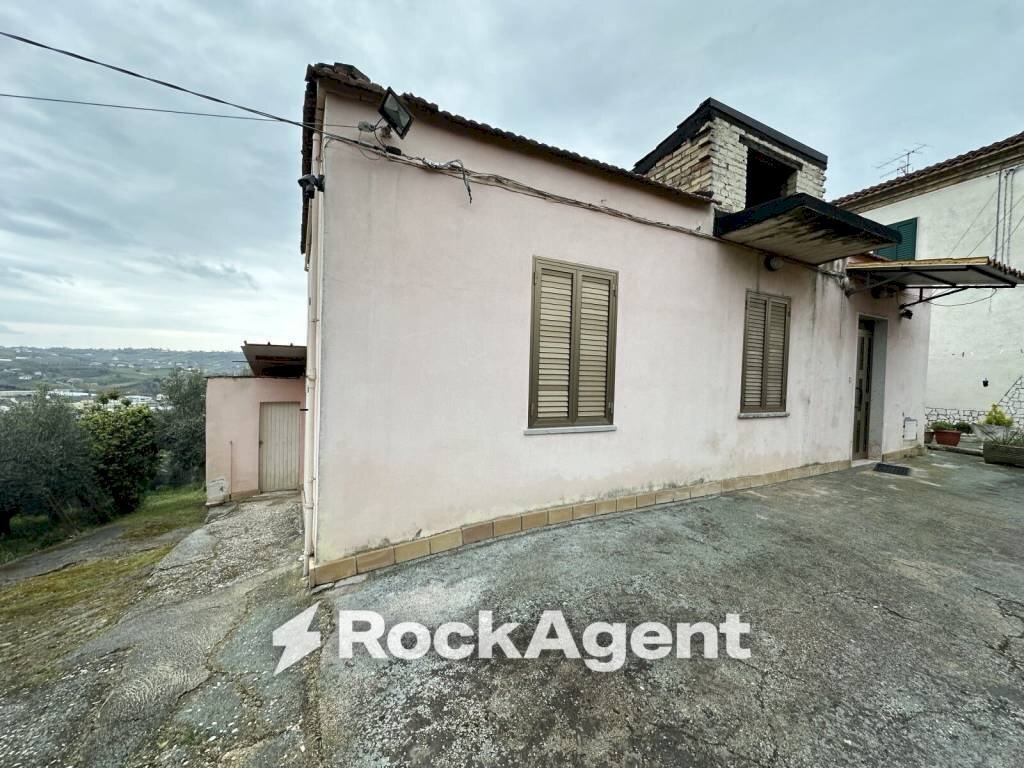 Facciata - Villa contrada Montupoli Foro, Miglianico - foto 1