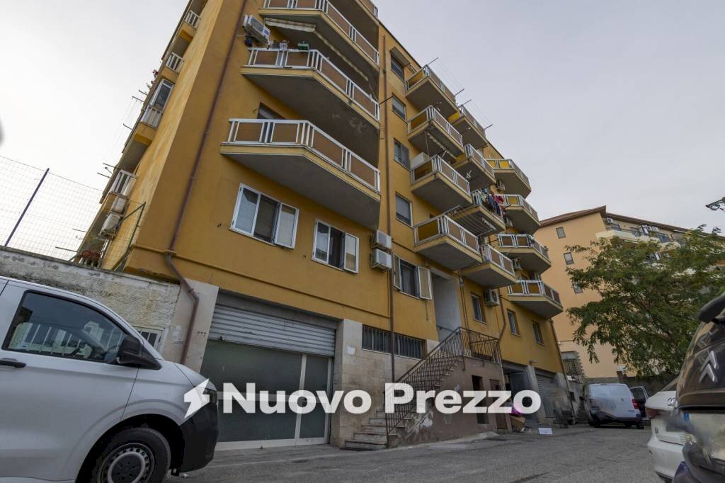 Facciata - Four-room apartment viale Cassiodoro, 279, Catanzaro - photo 2