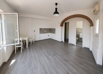 Soggiorno - Bilocale via Gaspare Oliverio, Roma (zona Lido di Ostia) - foto 4