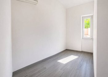 Camera da letto - Bilocale via Gaspare Oliverio, Roma (zona Lido di Ostia) - foto 9